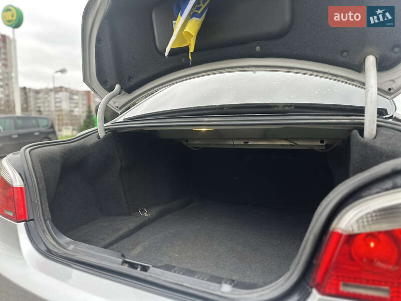 Седан BMW 5 Series 2004 в Львове
