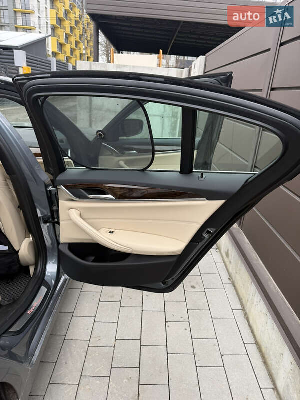 Седан BMW 5 Series 2018 в Львове