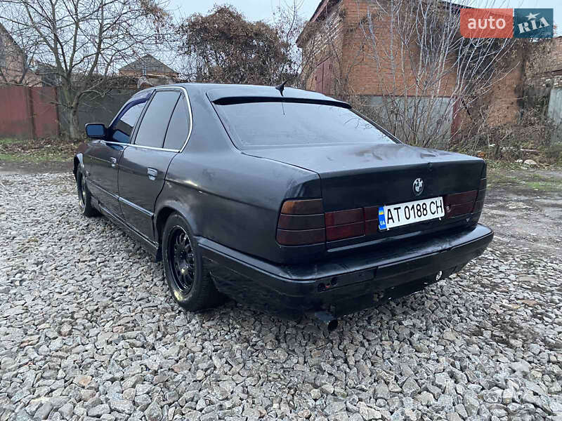 Седан BMW 5 Series 1989 в Ромнах