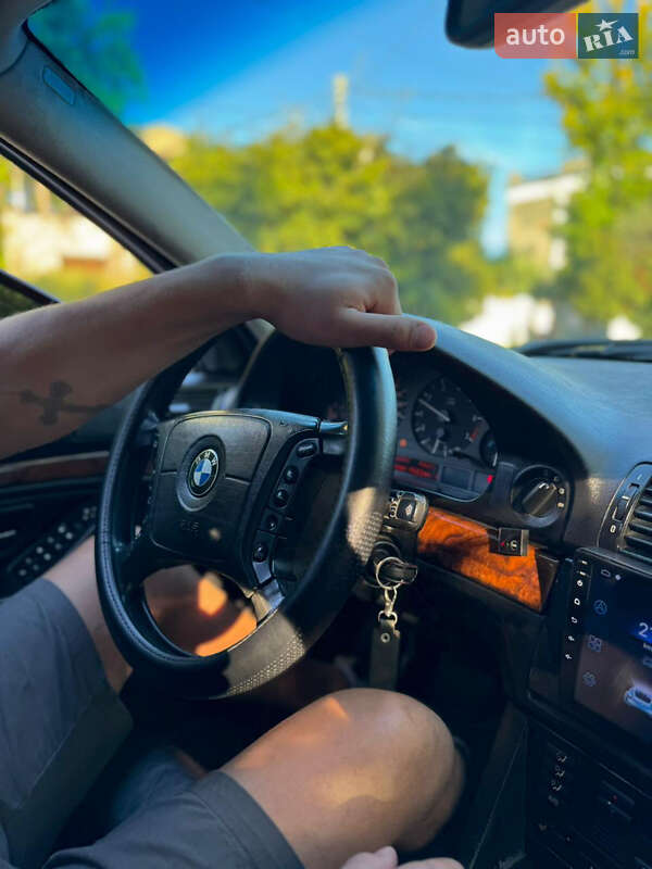 Седан BMW 5 Series 1998 в Харькове