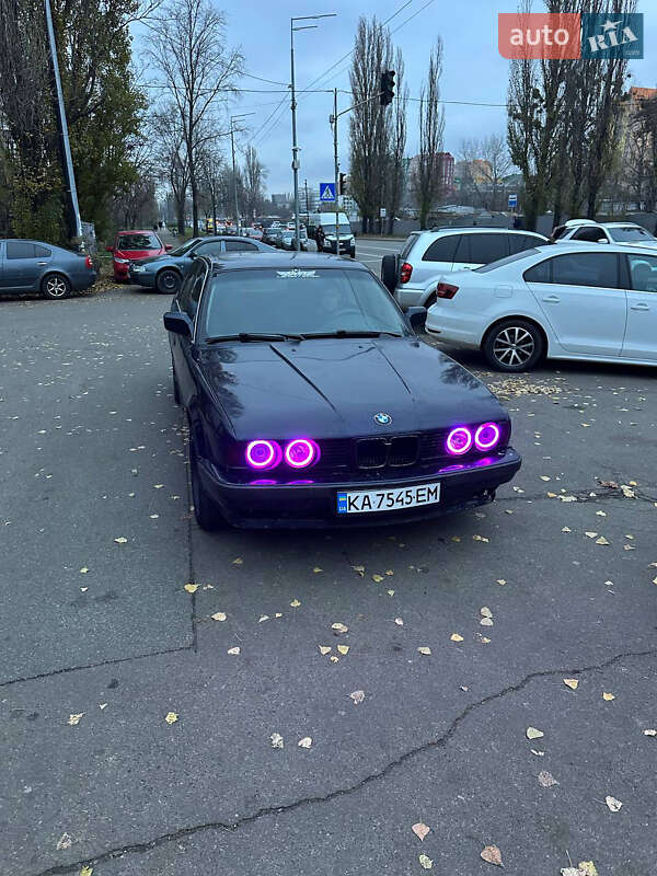 Седан BMW 5 Series 1989 в Киеве