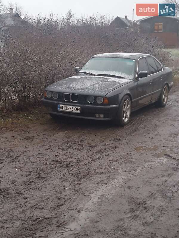 Седан BMW 5 Series 1989 в Кропивницком фото Седан BMW 5 Series 1989 в Кропивницком