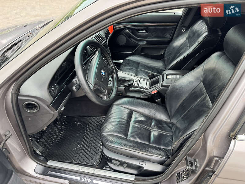 Седан BMW 5 Series 1999 в Стрию