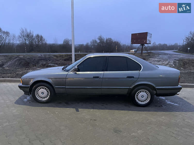 Седан BMW 5 Series 1990 в Ковеле