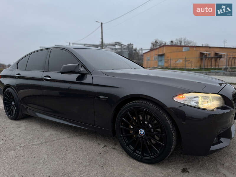 Седан BMW 5 Series 2012 в Умані