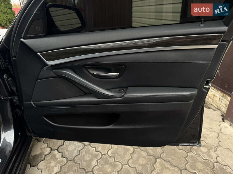 Седан BMW 5 Series 2012 в Умані