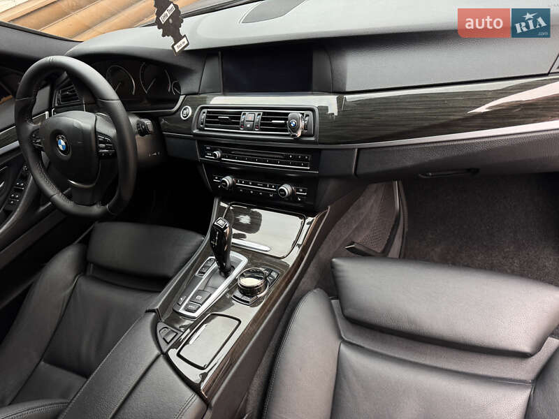 Седан BMW 5 Series 2012 в Умані