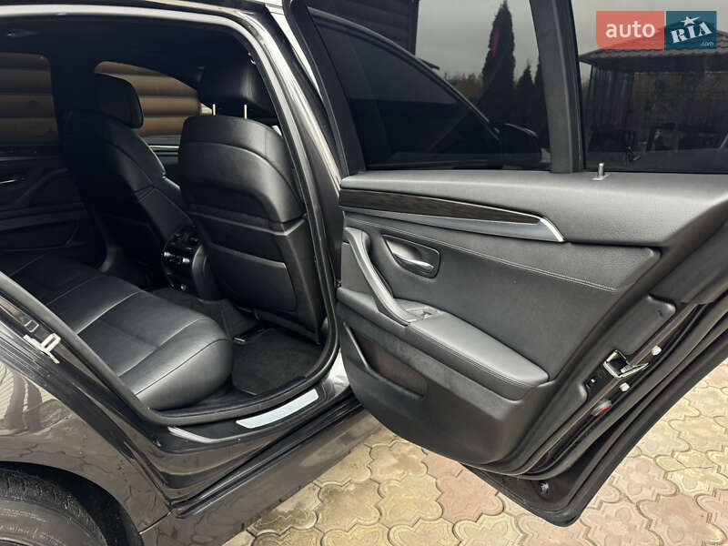 Седан BMW 5 Series 2012 в Умані