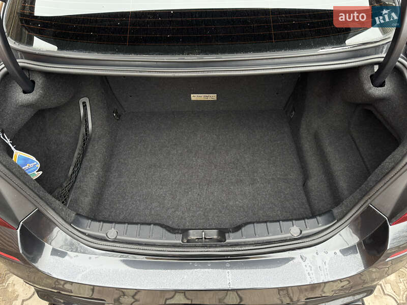 Седан BMW 5 Series 2012 в Умані