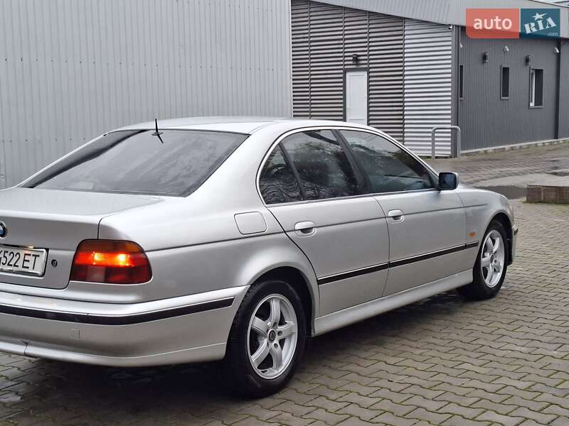Седан BMW 5 Series 2000 в Черновцах