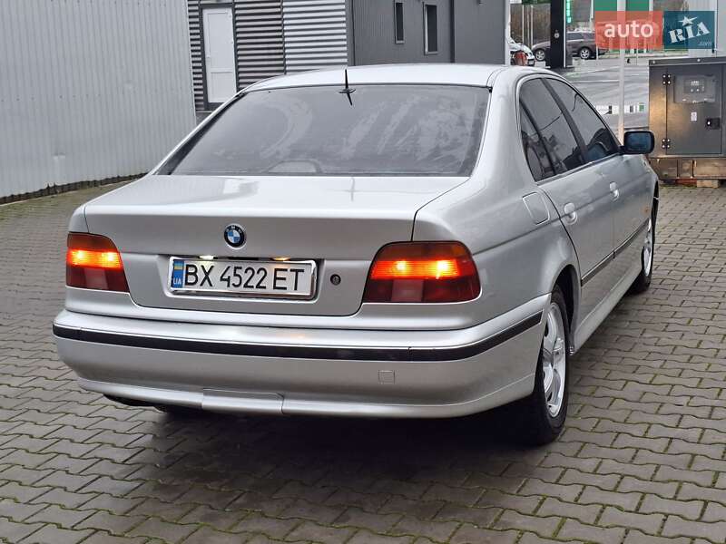 Седан BMW 5 Series 2000 в Черновцах
