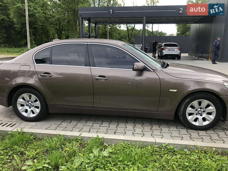 Седан BMW 5 Series 2004 в Львове