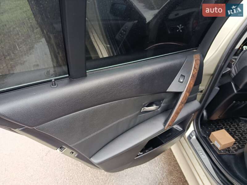 Седан BMW 5 Series 2004 в Смолином