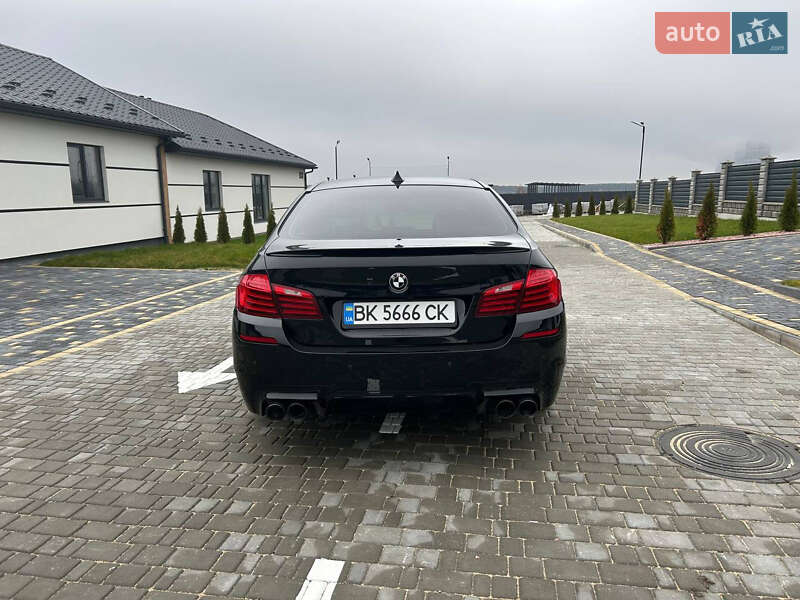 Седан BMW 5 Series 2013 в Вараше