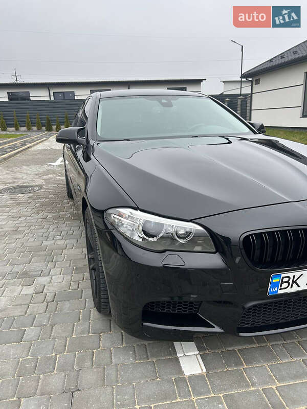 Седан BMW 5 Series 2013 в Вараше