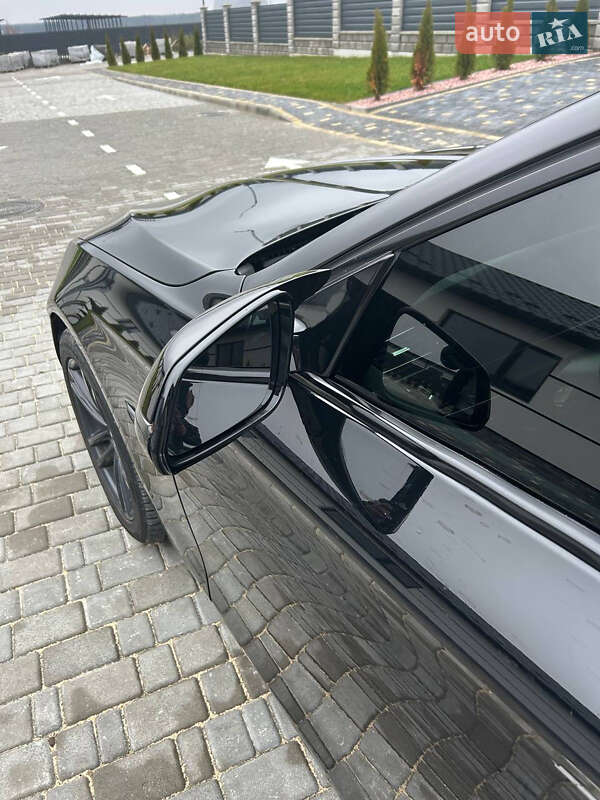 Седан BMW 5 Series 2013 в Вараше