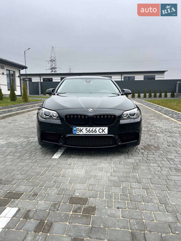 Седан BMW 5 Series 2013 в Вараше