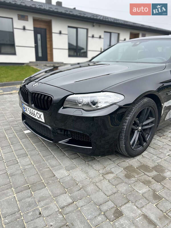 Седан BMW 5 Series 2013 в Вараше