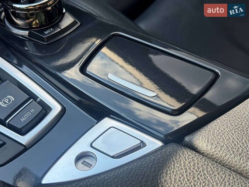 Седан BMW 5 Series 2013 в Вараше