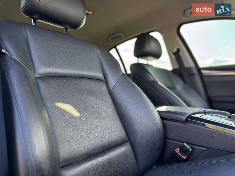 Седан BMW 5 Series 2013 в Вараше