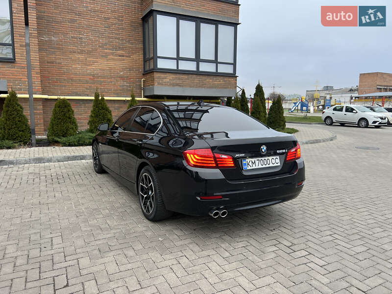 Седан BMW 5 Series 2013 в Гайсине