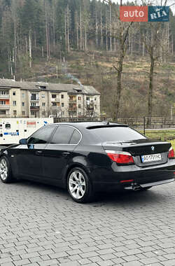 Седан BMW 5 Series 2004 в Межгорье
