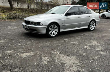 Седан BMW 5 Series 2000 в Остроге