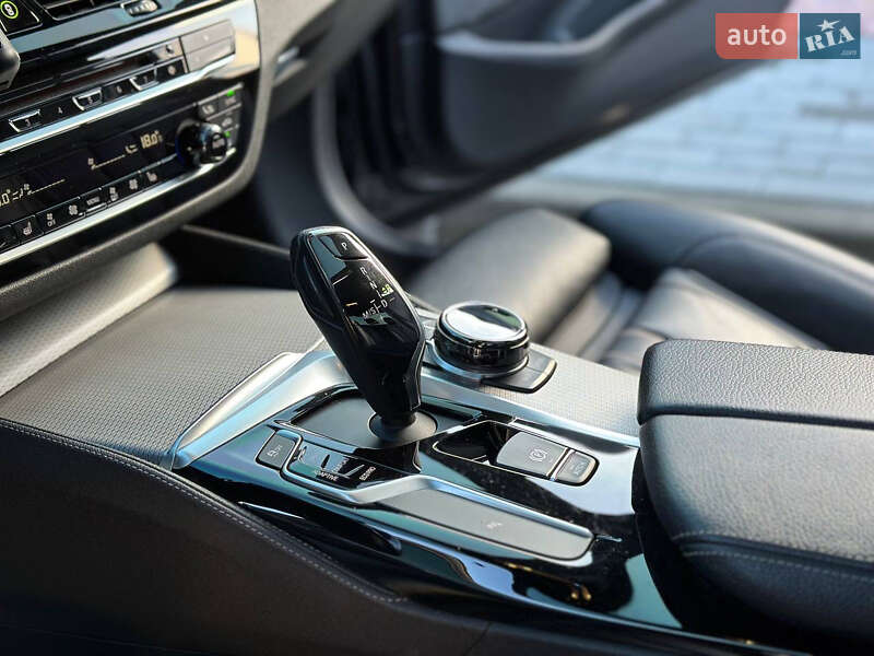 Седан BMW 5 Series 2017 в Днепре