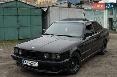 Седан BMW 5 Series 1990 в Киеве