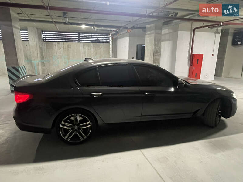 Седан BMW 5 Series 2017 в Львове