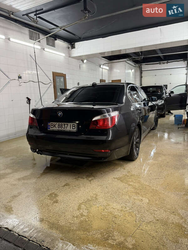 Седан BMW 5 Series 2004 в Одессе