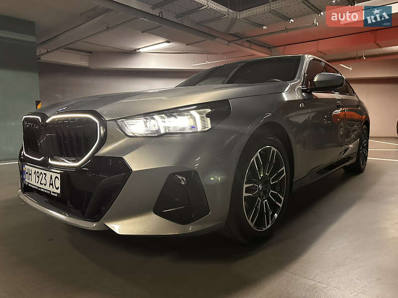 Седан BMW 5 Series 2024 в Киеве