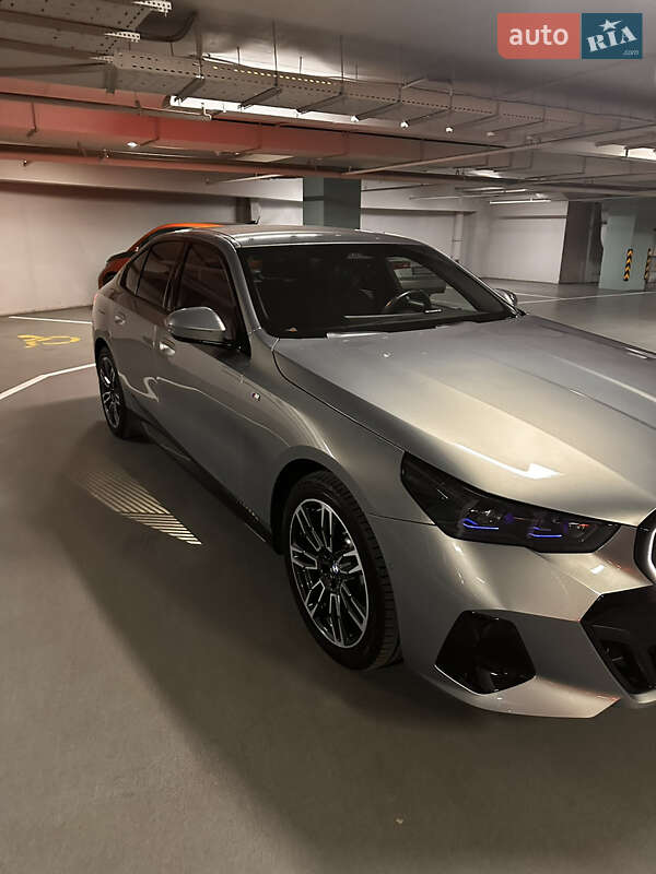 Седан BMW 5 Series 2024 в Киеве