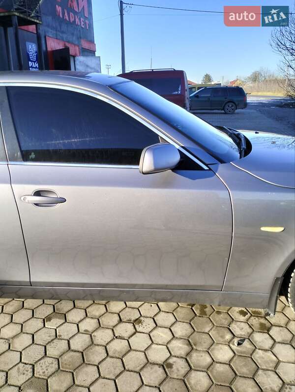 Седан BMW 5 Series 2004 в Кременце