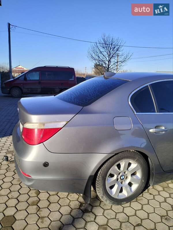 Седан BMW 5 Series 2004 в Кременце