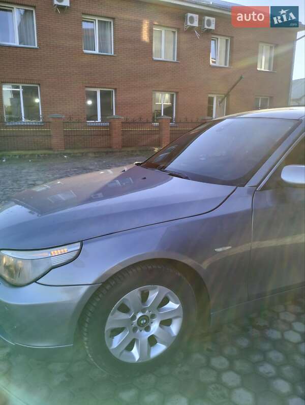 Седан BMW 5 Series 2004 в Кременце