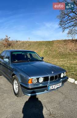 Седан BMW 5 Series 1988 в Звенигородке