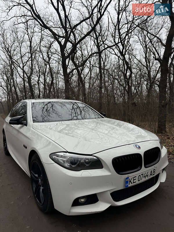 Седан BMW 5 Series 2015 в Новомосковске