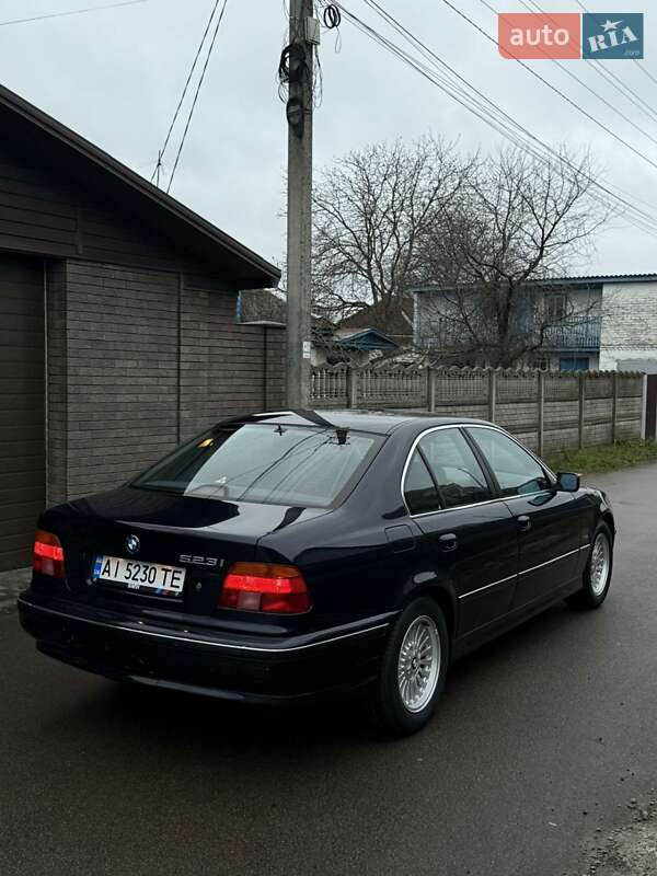 Седан BMW 5 Series 1999 в Киеве