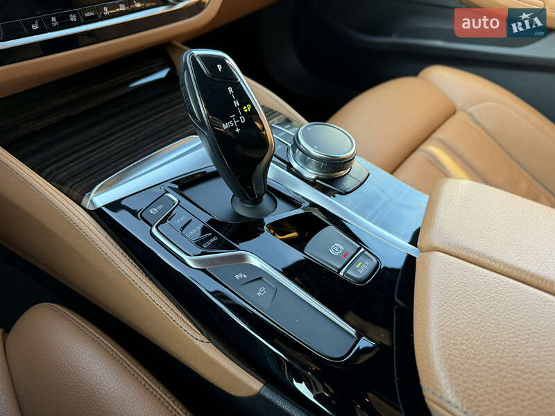 Седан BMW 5 Series 2017 в Львові