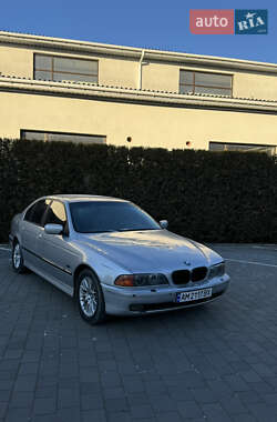 Седан BMW 5 Series 2000 в Виннице