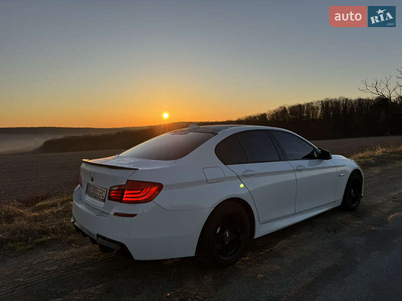 Седан BMW 5 Series 2011 в Сторожинце