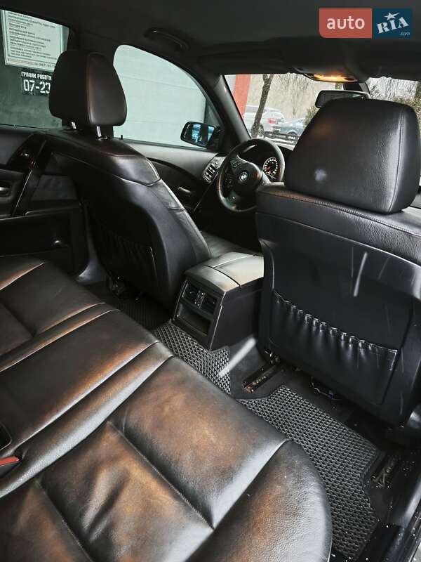 Седан BMW 5 Series 2004 в Львові