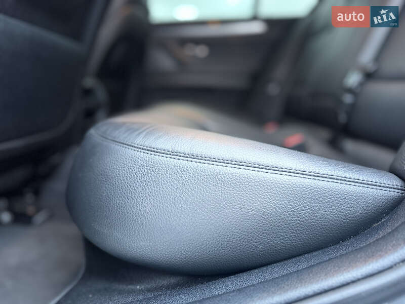 Седан BMW 5 Series 2013 в Нововолинську