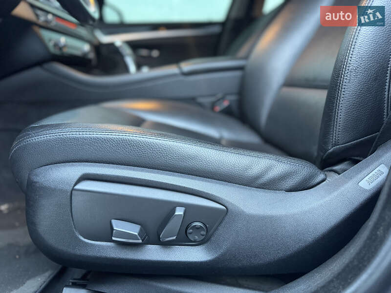 Седан BMW 5 Series 2013 в Нововолинську