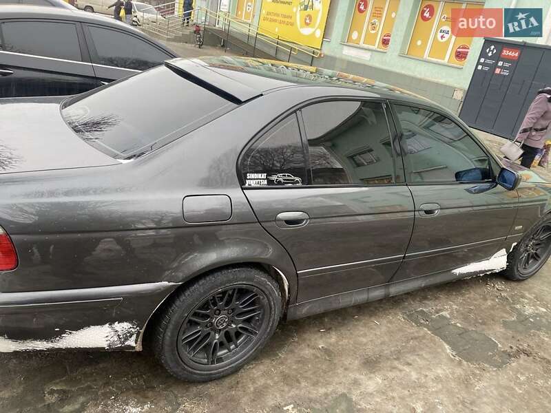 Седан BMW 5 Series 2001 в Гайсину