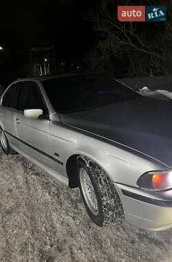 Седан BMW 5 Series 2001 в Бучі