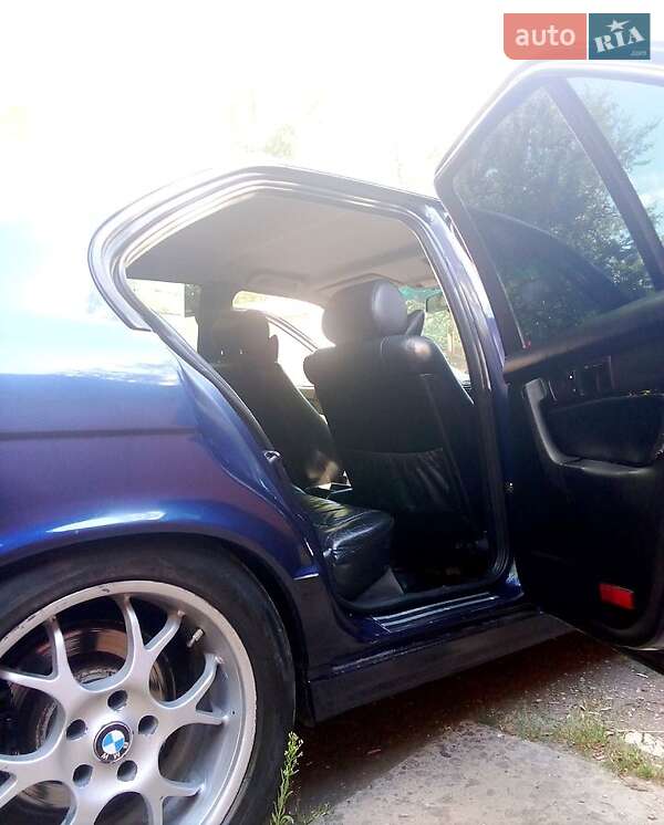 Седан BMW 5 Series 1991 в Кривом Роге