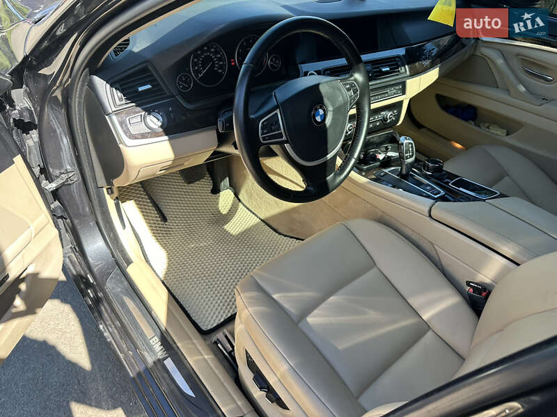 Седан BMW 5 Series 2010 в Умані