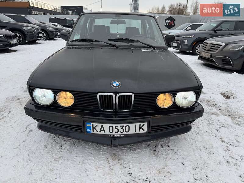 Седан BMW 5 Series 1982 в Киеве